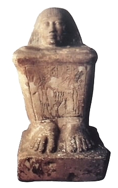 Statua-cubo del dignitario Ahautinefer. La statua-cubo, che ha sempre goduto di una grande popolarità tra gli Egizi, rappresenta un personaggio seduto, che, con le braccia incrociate sulle ginocchia, guarda ﬁsso di fronte a sé. La statua di Ahautinefer è databile al regno di Merenptah (1212-1202 a.C.), per la presenza dei cartigli di questo sovrano. Museo Civico Archeologico, ks 2025, Bologna