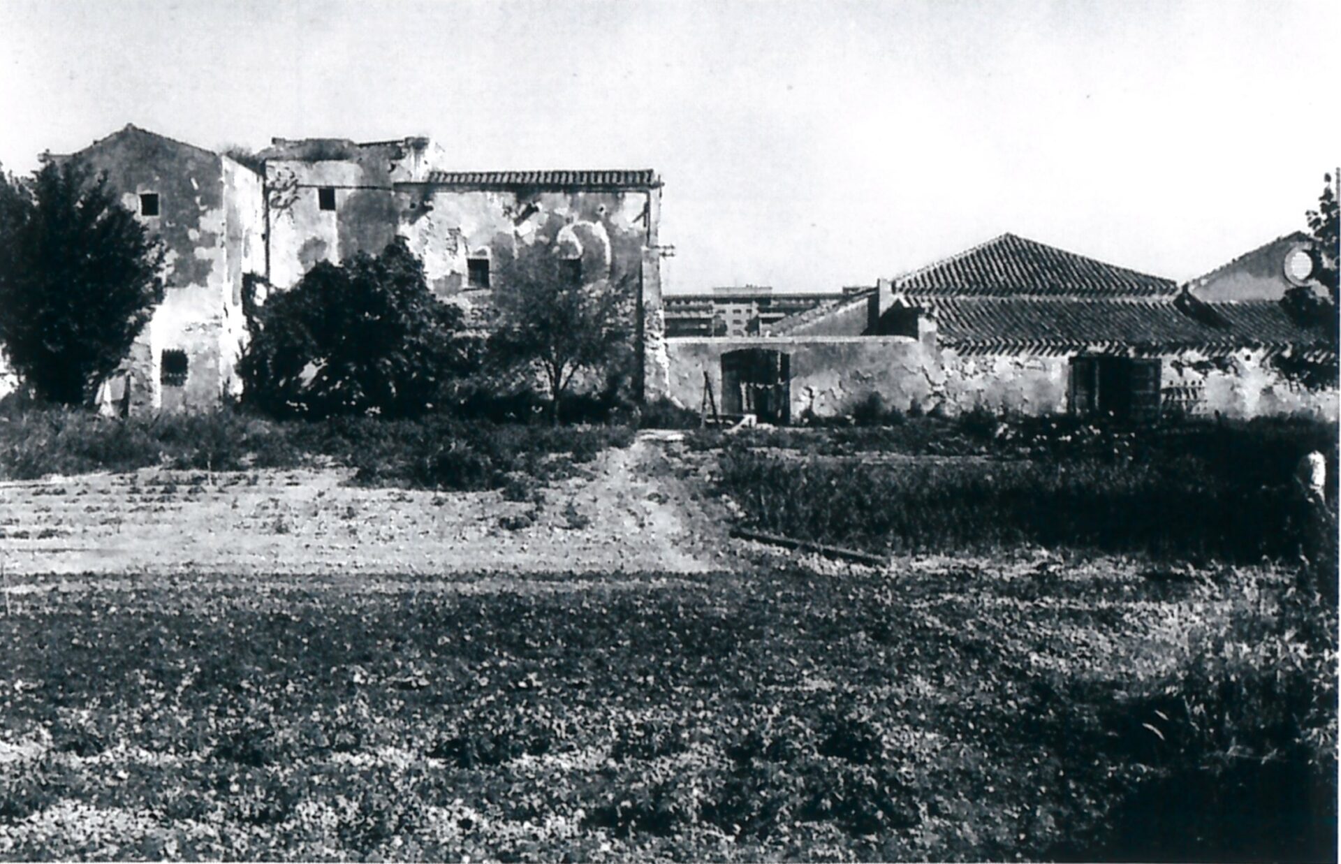 Fig. 4 Cagliari, via dei Valenzani: cascinale noto come Vinalcool (da Segni Pulvirenti, Birghi 1988)
