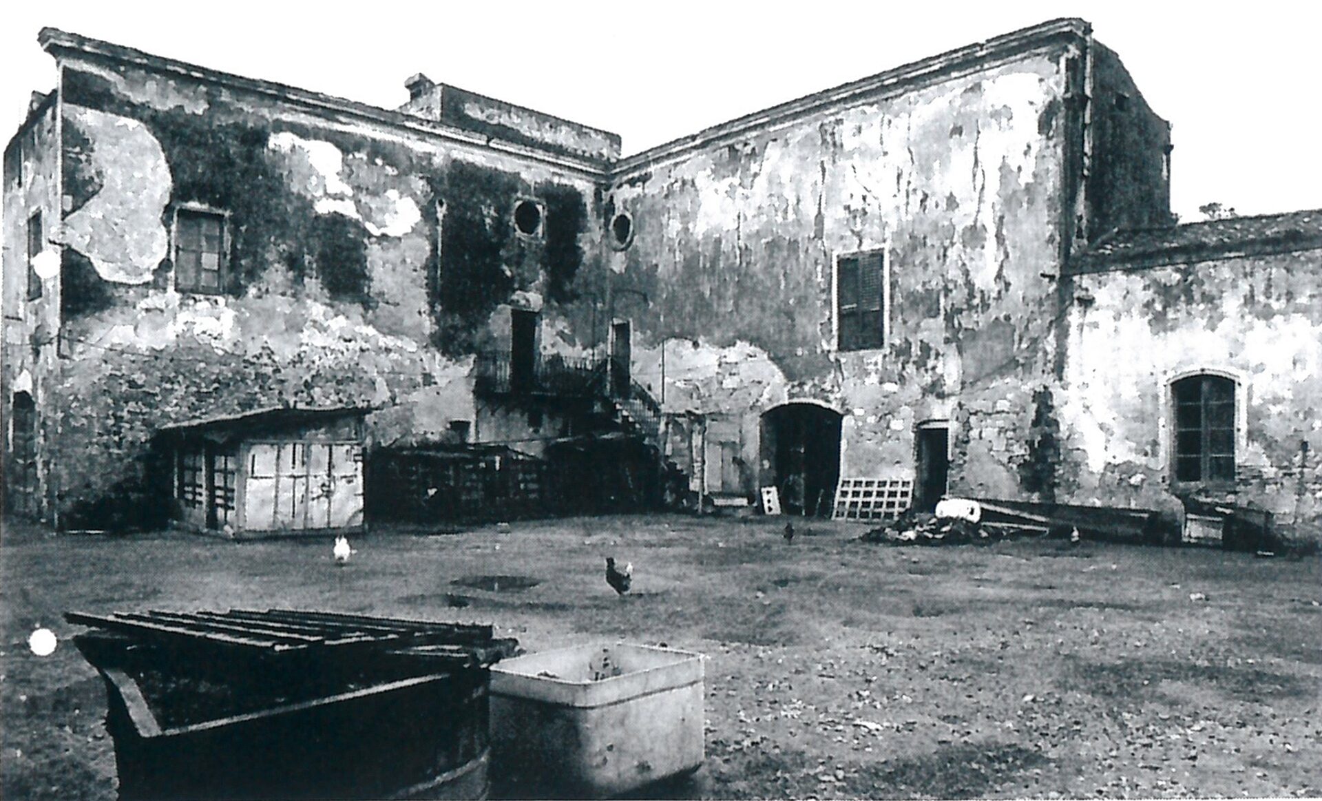 Fig. 4 Cagliari, via Santa Maria Chiara vecchia, cascina Vinalcool (foto G. Spiga)