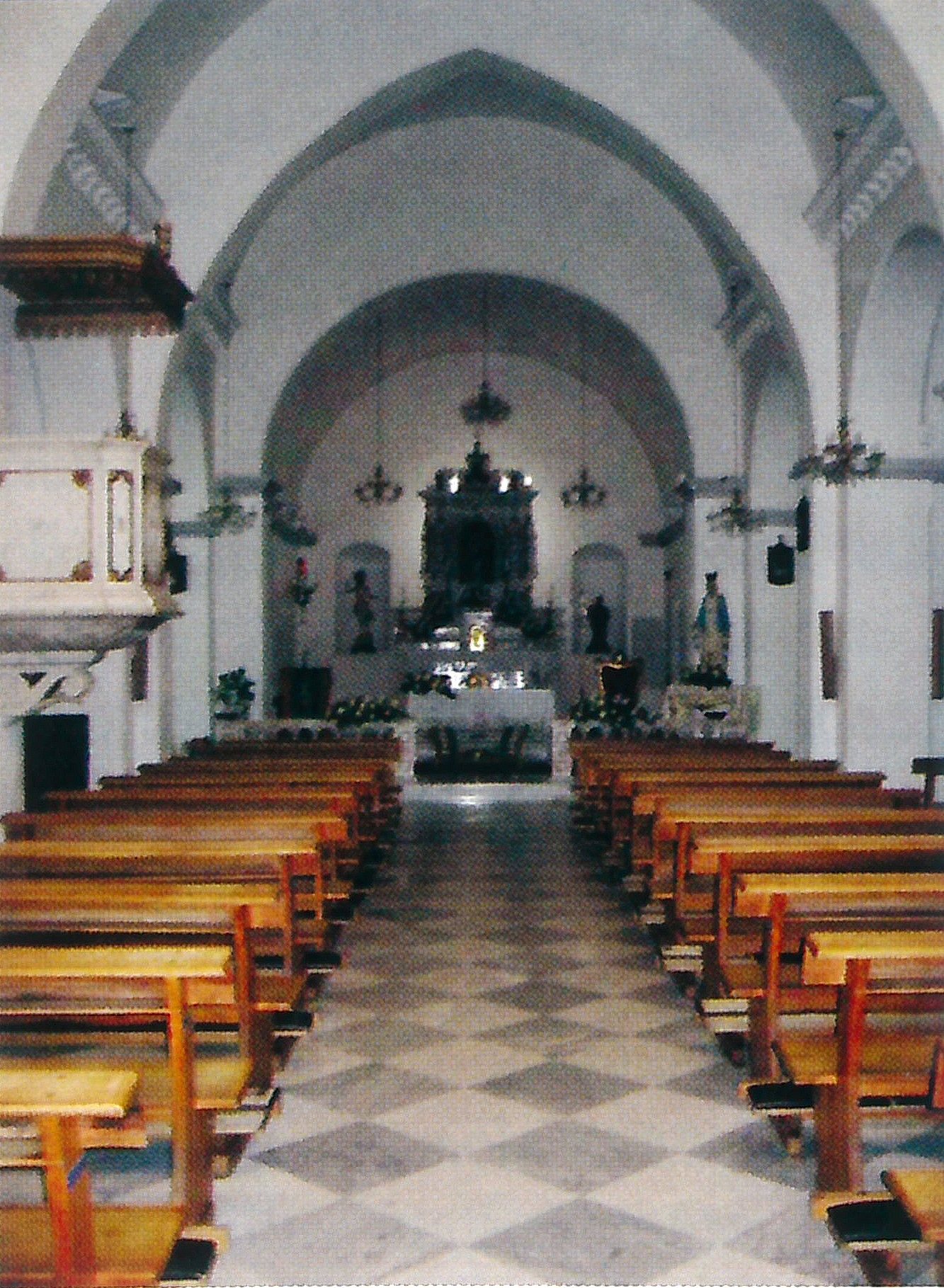 Fig 2, Pirri, parrocchiale di San Pietro Apostolo, interno.